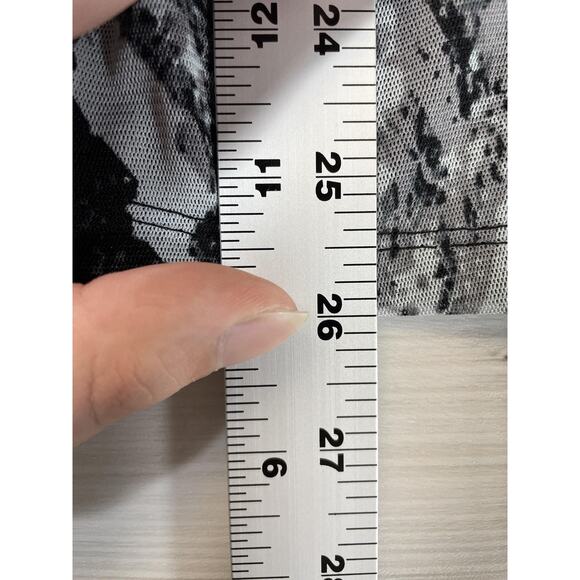 XOXO Shirt Womens Medium Black White Sleeveless Ruffle Mock Neck Snakeskin Print - Picture 4 of 10